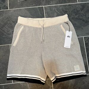 ALO Yoga Men's Cream and Black Shorts